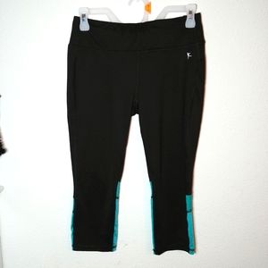 💜 Danskin Now Capri leggings